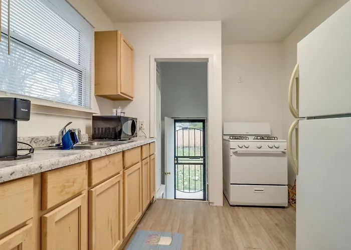Easy Dtwn Detroit Access: No Pets Family Home