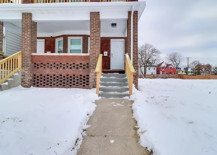 Near Midtown & Medical District! Updated Unit