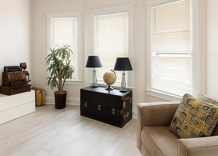 Detroit 4Br Home | Bathtub & Pet Friendly Stay