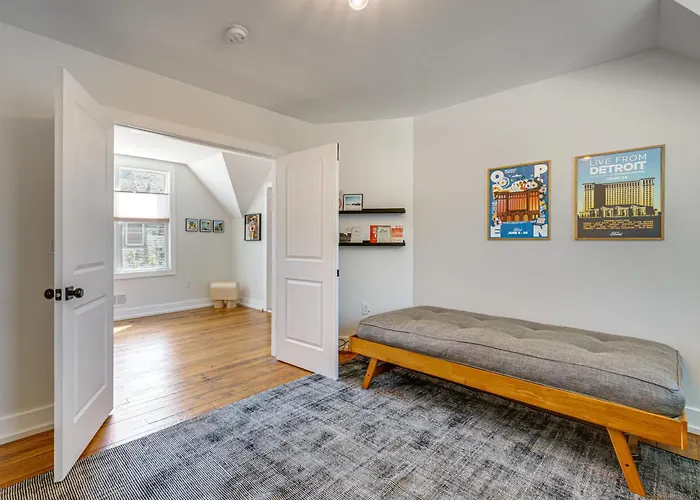 Yard & Fire Pit! Chic Retreat, 2 Mi To Ford Field