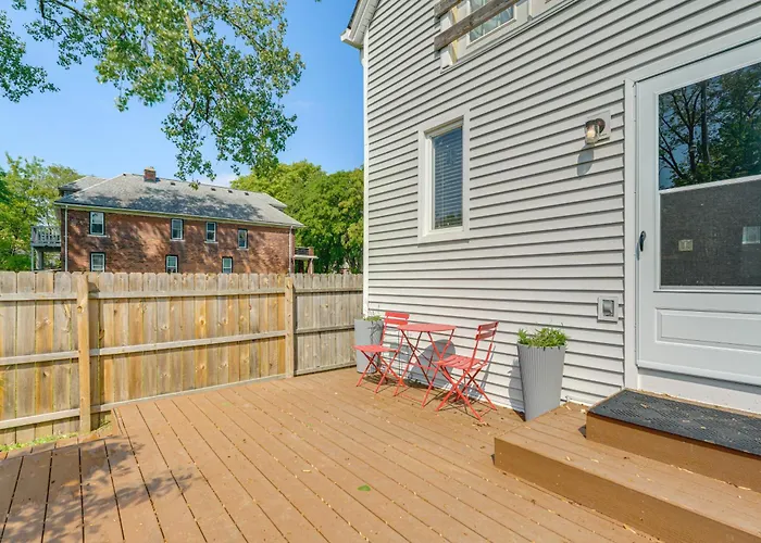 Yard & Fire Pit! Chic Retreat, 2 Mi To Ford Field